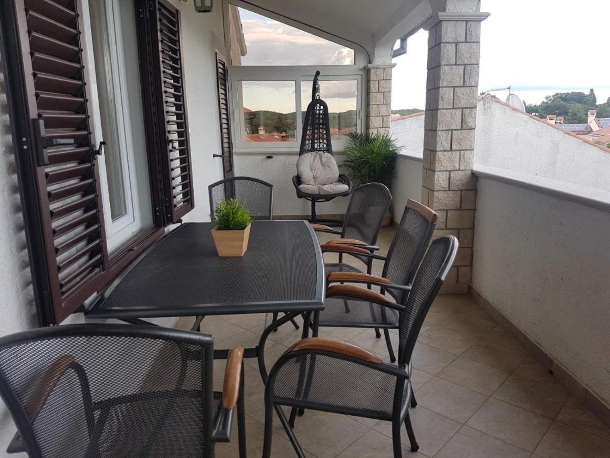 Apartment Samanta Sunny Πόρετς Εξωτερικό φωτογραφία